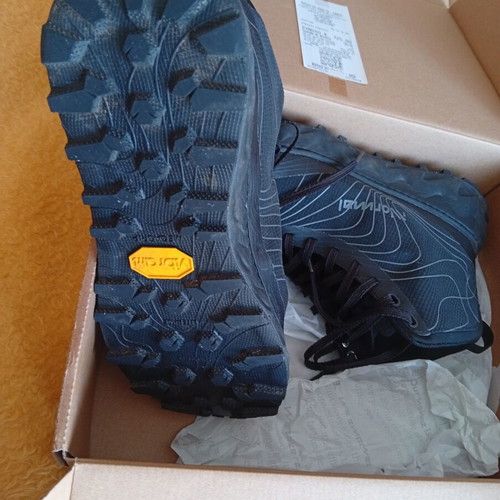 NNormal Tomir 2.0 boots like new, size 44, black