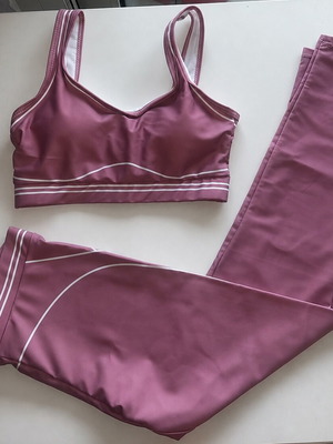 Alo Yoga pink sportswear set, size S