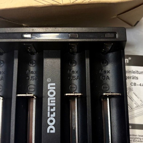 Dottmon LED 4-Slots Intelligent Universal Battery Charger new