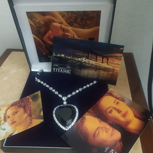 THE JEWEL OF THE TITANIC (THE HEART OF THE OCEAN)