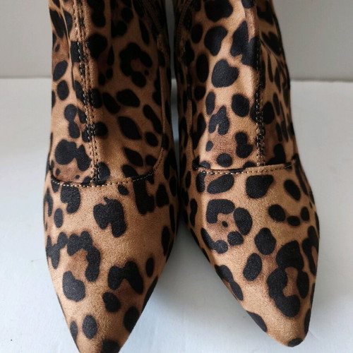 Μποτάκια μυτερά animal print καινούργια, μέγεθος 41