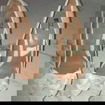  Γόβες peep toe μπεζ με φιογκακι stradivarius νουμερο 39