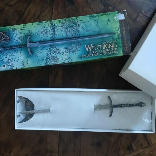 Lord of the Rings Witchking collectible miniature sword new with stand