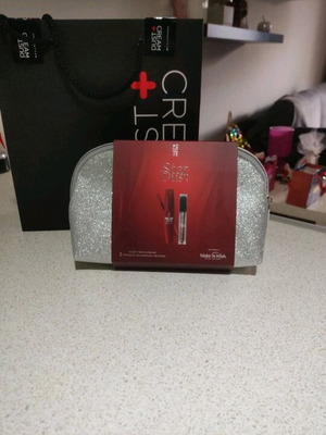 Cosmetic set with pouch new dust and cream