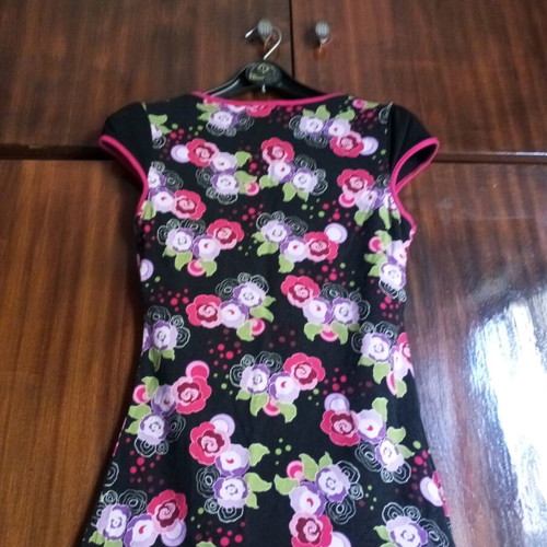 Floral blouse geisha style like new with deep neckline