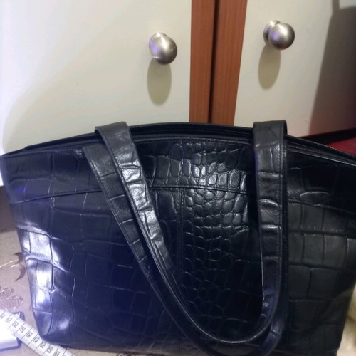 Pack of two used bags black and brown with zipper