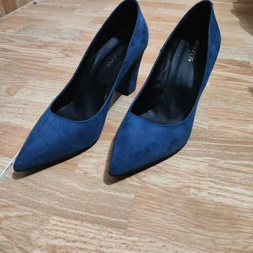 Sarigiannis Blue Suede Pumps Size 38 Like New, 8 cm Heel