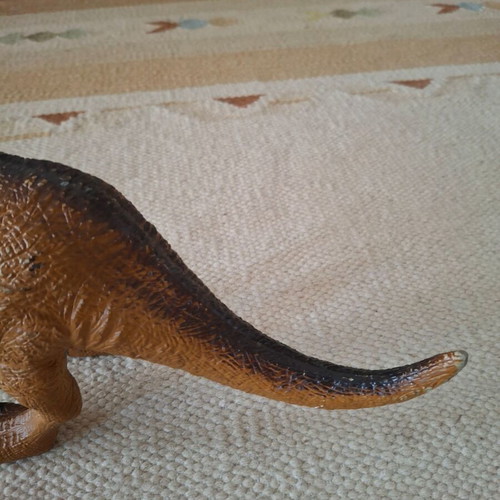 Large dinosaur figure used, compact 25cm