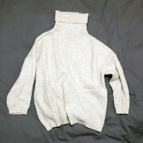 Knit Stradivarius shirt size S like new, white