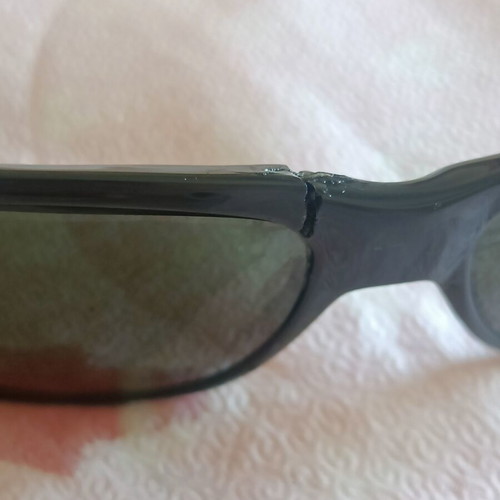 Ridley men's sunglasses with green lenses, broken frame
