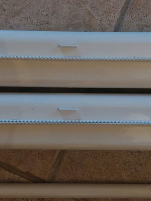 Wall-mounted kitchen roll holder like new with 2 slots for foil and cling film