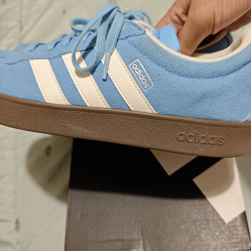 Adidas sneakers with suede upper and OrthoLite® insole, blue white gum
