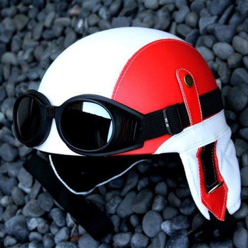 Motorcycle helmet with Italy tricolore flag colors, Vespa style