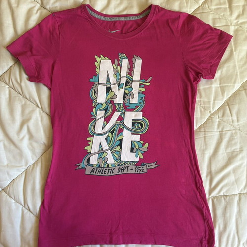 Nike women's pink graphic t-shirt vintage Y2K style M like new
