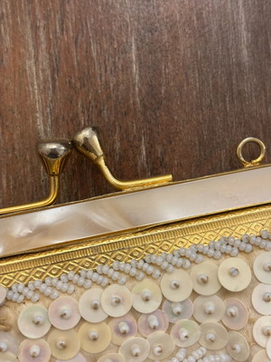 Vintage τσαντάκι clutch με παγιέτες σαν καινούργιο, άσπρο και χρυσαφί