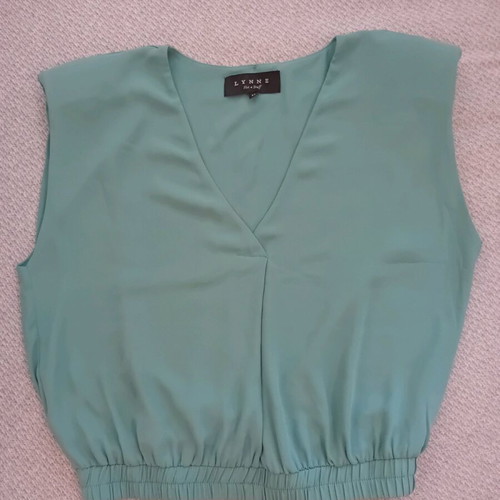 Lynne women's blouse new, size L-Xl, green with shoulder pads