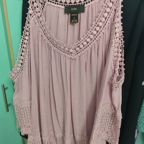 Rain blouse purple like new with lace and cut sleeves size 4XL