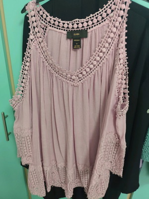 Rain blouse purple like new with lace and cut sleeves size 4XL
