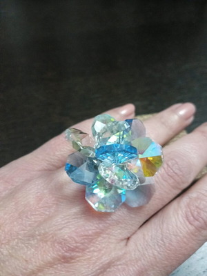 Flower-shaped ring like new with iridescent crystals, blue and silver