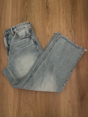 Stradivarius crop τζιν σαν καινούργιο, ανοιχτόχρωμο, μέγεθος M