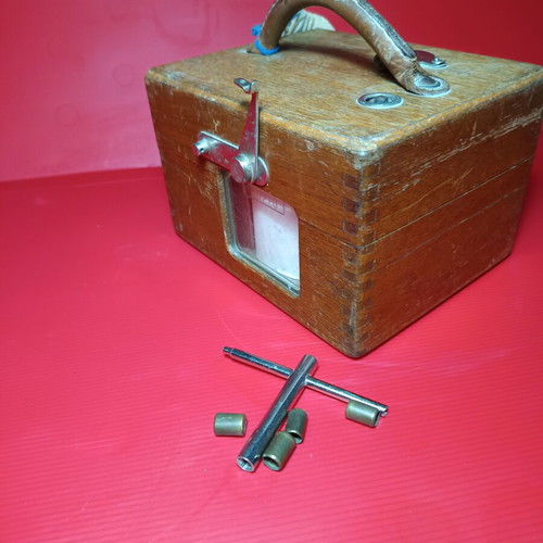 Vintage Racing Pigeon Timer Clock like new