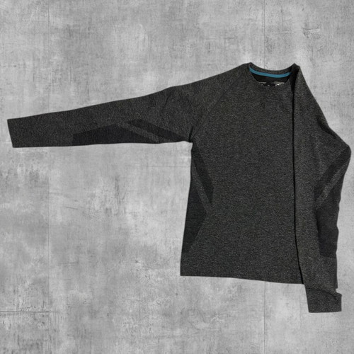 Workout shirt like new, size M, black and gray