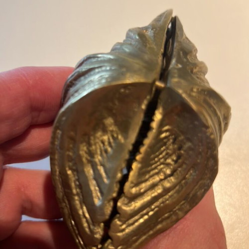 Brass press-papiers in clam shell shape like new