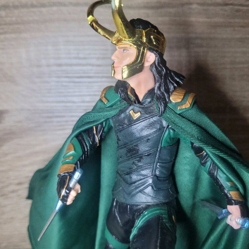 Marvel Thor: Ragnarok Loki gallery collectible PVC figure statue like new with minor horn damage