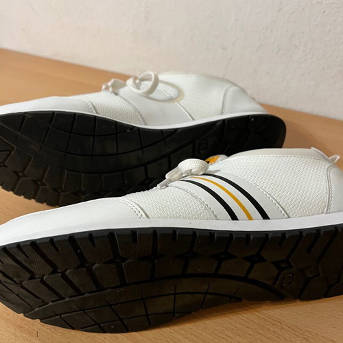 GK men's athletic shoes like new, size 44, white and yellow