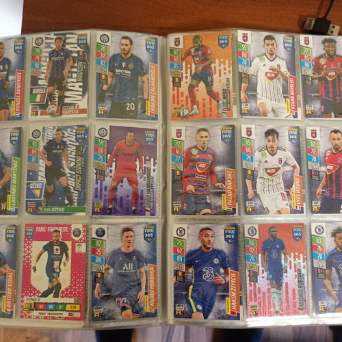 Fifa 365 2022 collection like new