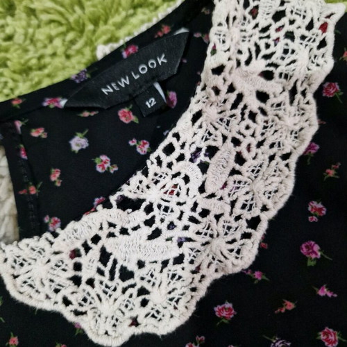 New Look blouse with crocheted collar and roses pattern, new, size M