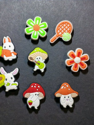 Crocs charms set like new, orange and green