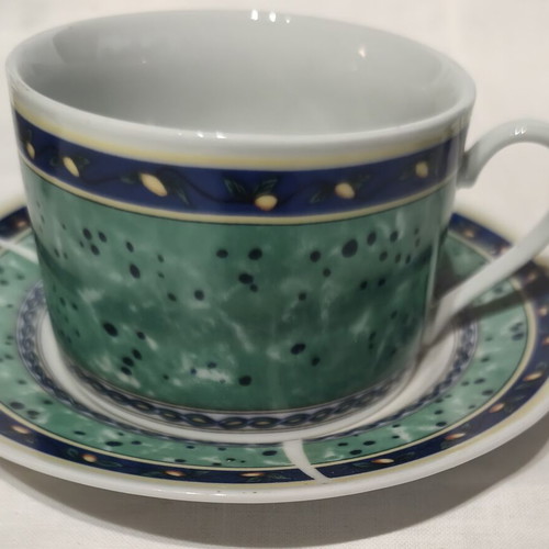 Porcelain tea set with 6 cups and plates