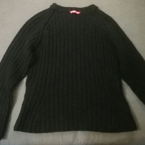 Chaton wool sweater size Small like new, black