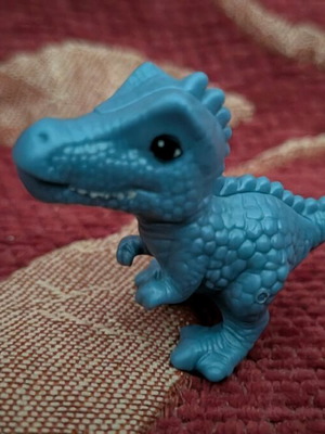 Giganotosaurus Kinder Surprise 2025 like new