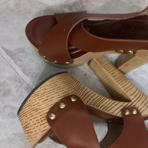 Women's brown sandals size 36 like new