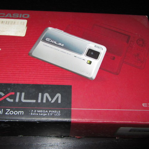 Casio Exilim EX-7 camera box used with cables without camera