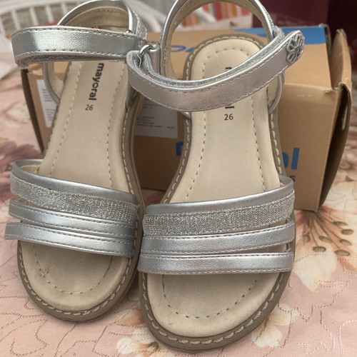 Girls' sandals size 26 silver lightly used