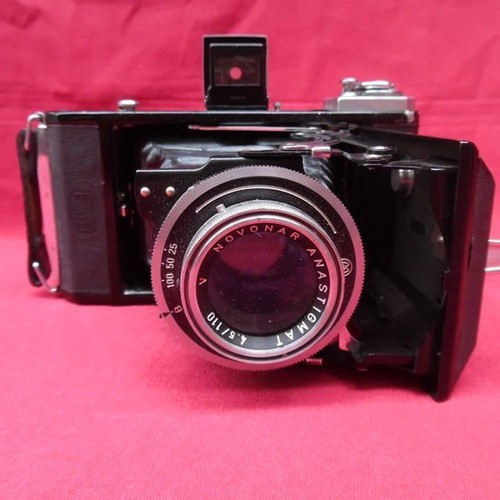Zeiss Ikon bellows camera with Novonar Anamistigmat 4.5/110 lens