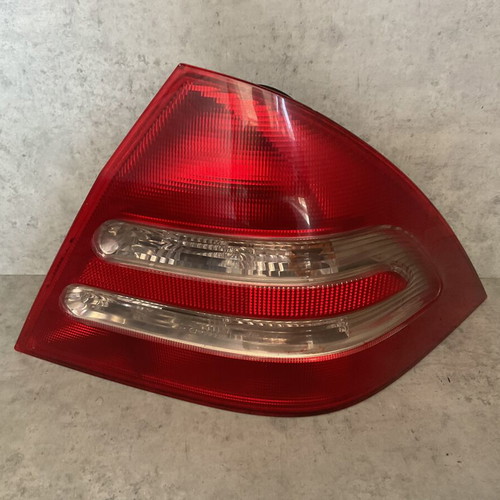 Mercedes C-Class sedan W203 πίσω δεξιό φανάρι μεταχειρισμένο, αυθεντικό