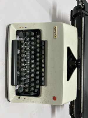 Olympia typewriter like new with case