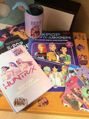 Kpop Demon Huntr/x set with stickers, notebook, cup and matching game