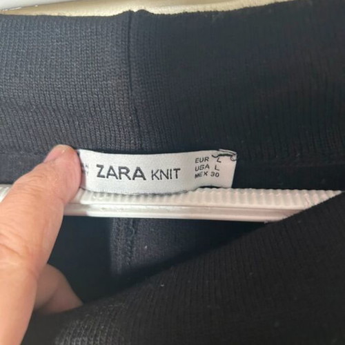Zara leggings black with neon green stripe, like new, size L