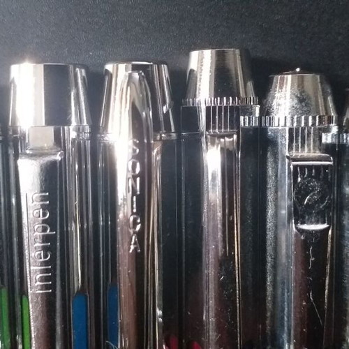 Collectible four-color pens set of 6, excellent condition