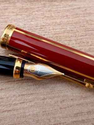 Elysee Parthenon Red Fountain Pen with 18K Nib new