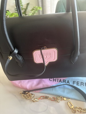 Τσάντα Chiara Ferragni καινούργια, μαύρο δέρμα με χρυσή αλυσίδα