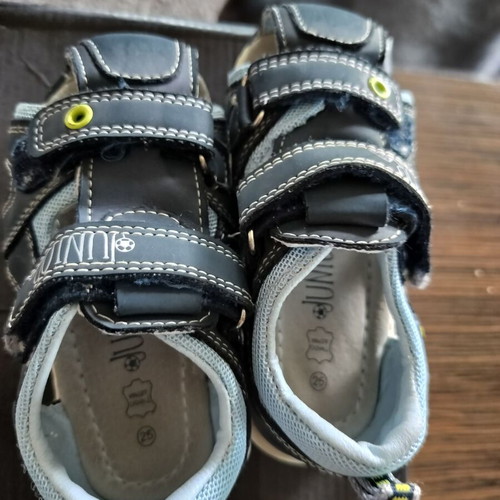 Junior sandals for boys size 25 like new, blue