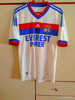 Lyon jersey authentic, like new, size Medium