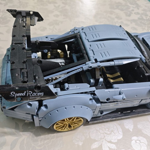 Assembled toy car like new, 2100 pieces, 26x56x14 cm