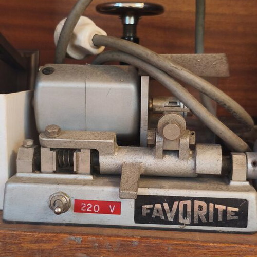 Favorite engraving and diamond cutting machine used, precision tool